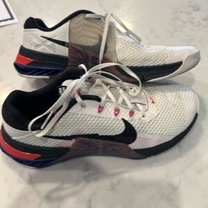 Nike ladies metcon sneakers